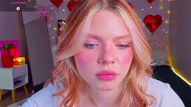 Snapshot of Red__Candy chatting on March 2026 03:01:02 PM Red Candy online show from March 2026 03:01:02 PM