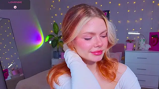 Snapshot of Red__Candy chatting on April 2026 11:04:01 AM Red Candy online show from April 2026 11:04:01 AM