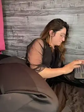 Snapshot of kamel-ayesha chatting on January 2025 06:45:02 PM kamel-ayesha online show from January 2025 06:45:02 PM