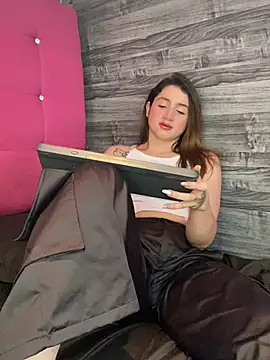 Snapshot of kamel-ayesha chatting on January 2025 07:01:02 PM kamel-ayesha online show from January 2025 07:01:02 PM