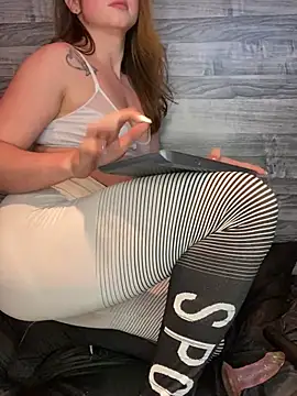 Snapshot of kamel-ayesha chatting on January 2025 03:35:01 PM kamel-ayesha online show from January 2025 03:35:01 PM