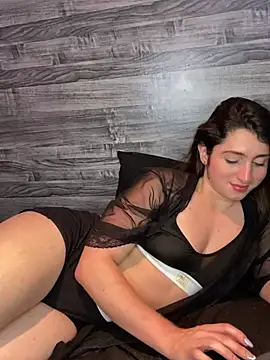 Snapshot of kamel-ayesha chatting on January 2025 08:53:02 PM kamel-ayesha online show from January 2025 08:53:02 PM