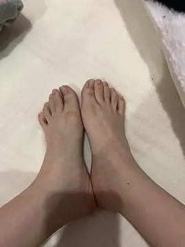 Aimeil online show from December 2024 03:44:01 PM