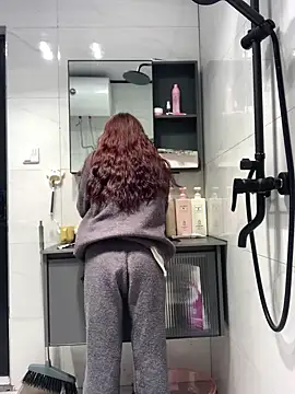 Aimeil online show from January 2025 11:06:01 AM