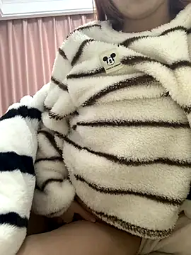 Aimeil online show from December 2025 06:45:01 PM