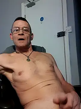 longlover-69 online show from December 2025 06:47:02 PM