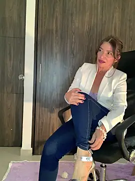 Snapshot of Liloo8923 chatting on April 2026 02:03:02 AM Liloo8923 online show from April 2026 02:03:02 AM