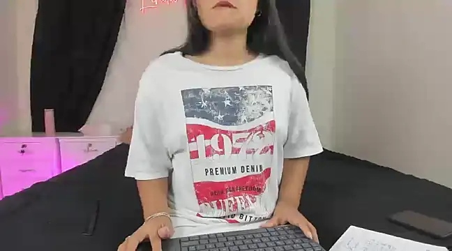 lindacastro02 online show from February 2025 01:17:02 PM