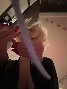 Snapshot of XMelissaX chatting on April 2026 10:03:02 PM XMelissaX online show from April 2026 10:03:02 PM