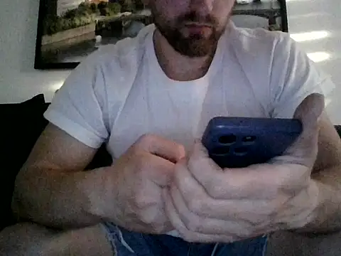 Snapshot of mikhael999 chatting on May 2026 05:41:02 PM mikhael999 online show from May 2026 05:41:02 PM