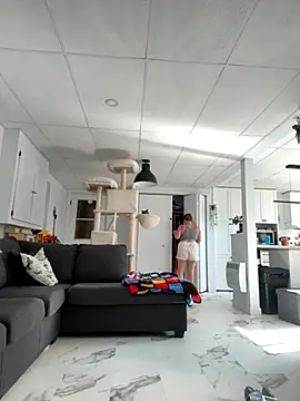 Sweetleeahxx online show from September 2025 01:01:01 PM