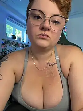 Snapshot of Sweetleeahxx chatting on July 2026 12:11:02 PM Sweetleeahxx online show from July 2026 12:11:02 PM