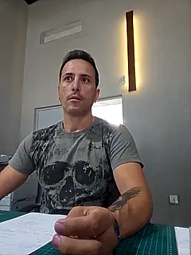 Snapshot of Lucas___81 chatting on October 2025 08:00:02 AM Lucas   81 online show from October 2025 08:00:02 AM