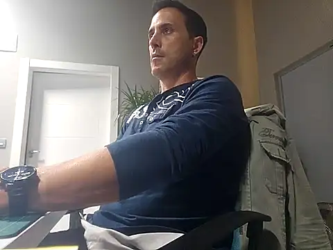 Snapshot of Lucas___81 chatting on October 2025 07:29:02 PM Lucas   81 online show from October 2025 07:29:02 PM