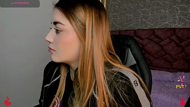 Lucia star   online show from January 2025 06:05:02 PM