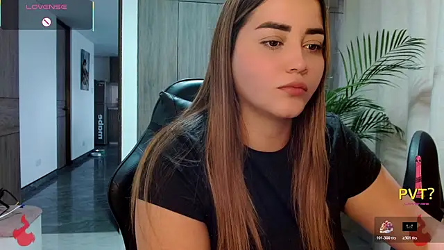 Lucia star   online show from February 2026 10:00:02 PM