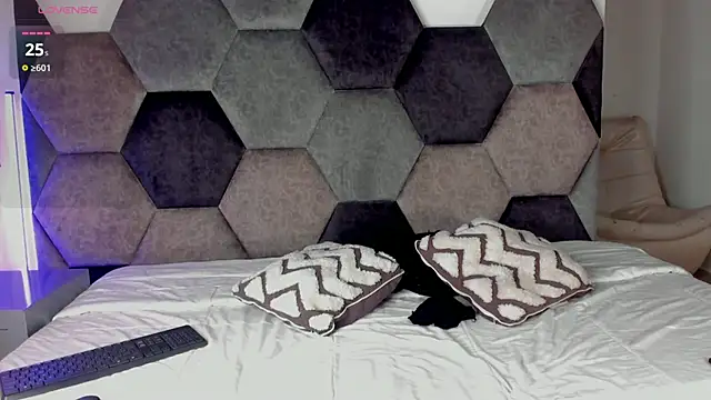 Latrellx7 online show from March 2026 03:34:01 AM