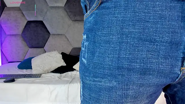 Latrellx7 online show from April 2026 03:40:02 AM