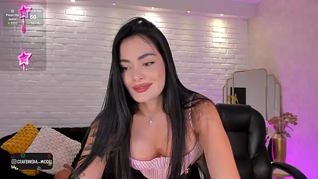 Snapshot of GiaFerrara chatting on October 2025 07:04:02 PM GiaFerrara online show from October 2025 07:04:02 PM