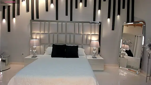 Snapshot of GiaFerrara chatting on November 2025 05:13:02 PM GiaFerrara online show from November 2025 05:13:02 PM