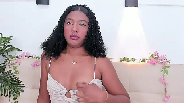 Snapshot of emma_curlsss chatting on December 2024 01:39:01 PM emma curlsss online show from December 2024 01:39:01 PM