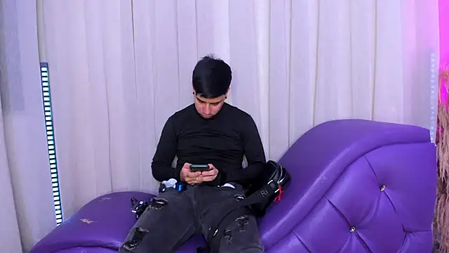 Yourslust  online show from February 2026 12:30:01 PM