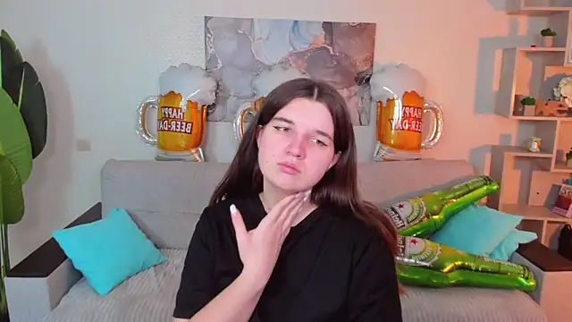 Snapshot of BonneyLove chatting on October 2025 09:34:02 PM BonneyLove online show from October 2025 09:34:02 PM