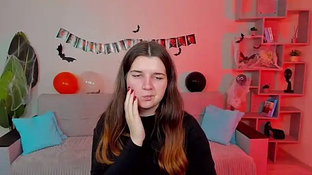 Snapshot of BonneyLove chatting on October 2025 09:39:01 PM BonneyLove online show from October 2025 09:39:01 PM