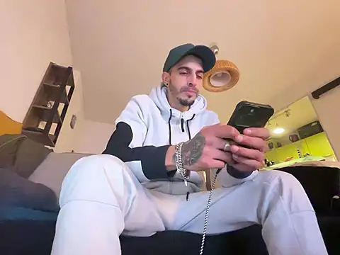 Rebeu313 online show from December 2024 08:00:02 PM