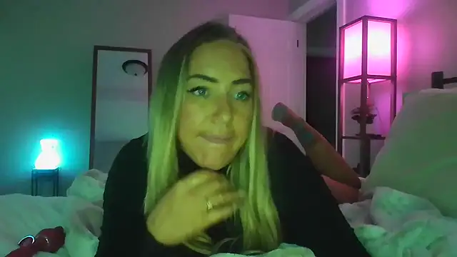 Snapshot of sunshinekisses chatting on January 2025 10:06:02 PM sunshinekisses online show from January 2025 10:06:02 PM