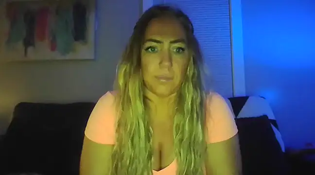 Snapshot of sunshinekisses chatting on February 2025 11:47:02 PM sunshinekisses online show from February 2025 11:47:02 PM