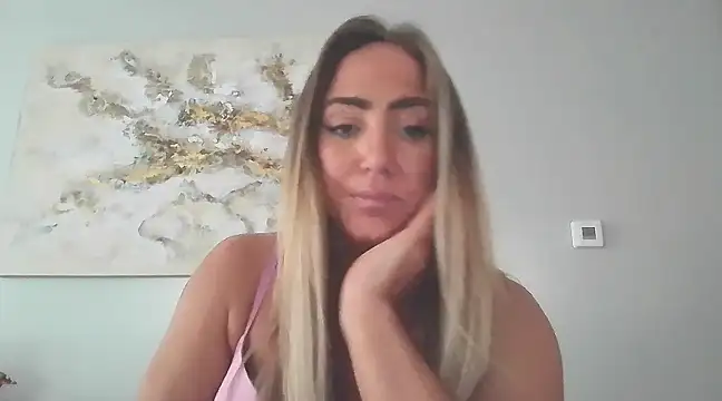 Snapshot of sunshinekisses chatting on March 2025 08:59:01 PM sunshinekisses online show from March 2025 08:59:01 PM