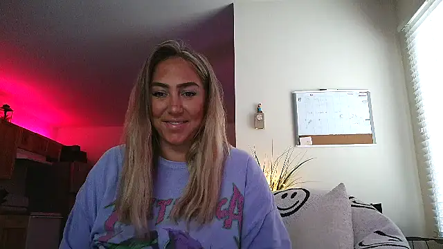 Snapshot of sunshinekisses chatting on September 2025 02:20:01 PM sunshinekisses online show from September 2025 02:20:01 PM