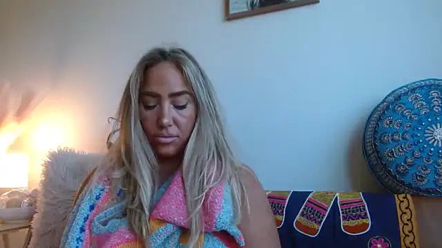 Snapshot of sunshinekisses chatting on October 2025 06:16:01 PM sunshinekisses online show from October 2025 06:16:01 PM