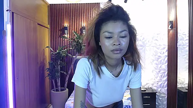 Perla prg online show from January 2025 11:30:01 PM