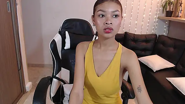 Perla prg online show from February 2025 12:05:02 PM