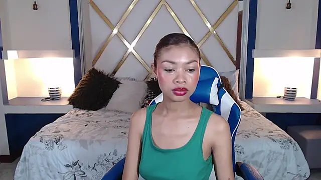 Perla prg online show from February 2025 05:02:02 PM