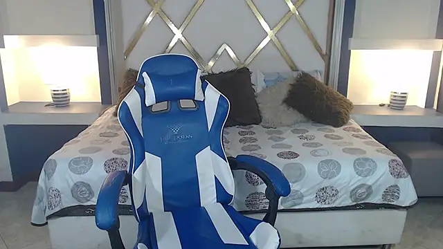 Perla prg online show from March 2025 01:07:01 PM