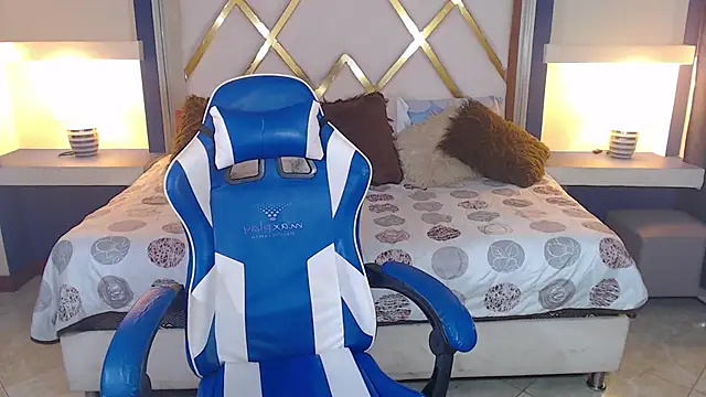 Perla prg online show from March 2025 04:44:01 PM