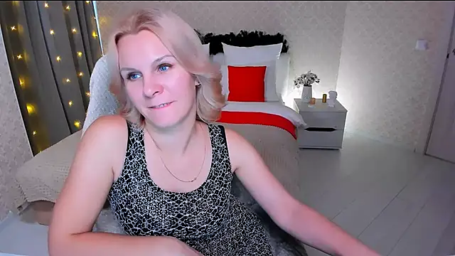 Louisa Bay online show from December 2024 11:04:02 AM