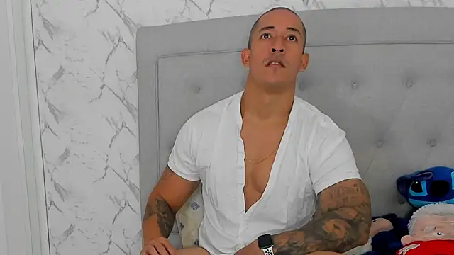 luigiferrara online show from November 2025 08:44:01 PM