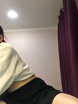 Snapshot of Milka23 chatting on December 2024 01:35:01 AM Milka23 online show from December 2024 01:35:01 AM