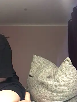 Snapshot of Milka23 chatting on December 2024 01:00:02 PM Milka23 online show from December 2024 01:00:02 PM