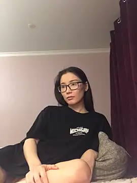 Snapshot of Milka23 chatting on December 2024 06:05:01 PM Milka23 online show from December 2024 06:05:01 PM