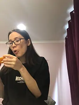 Snapshot of Milka23 chatting on January 2025 08:31:01 AM Milka23 online show from January 2025 08:31:01 AM