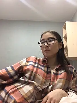 Snapshot of Milka23 chatting on February 2025 05:01:01 PM Milka23 online show from February 2025 05:01:01 PM