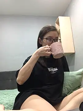 Snapshot of Milka23 chatting on February 2025 10:52:02 PM Milka23 online show from February 2025 10:52:02 PM