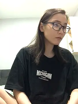 Snapshot of Milka23 chatting on February 2025 06:10:02 PM Milka23 online show from February 2025 06:10:02 PM