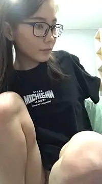 Snapshot of Milka23 chatting on February 2025 12:21:01 AM Milka23 online show from February 2025 12:21:01 AM