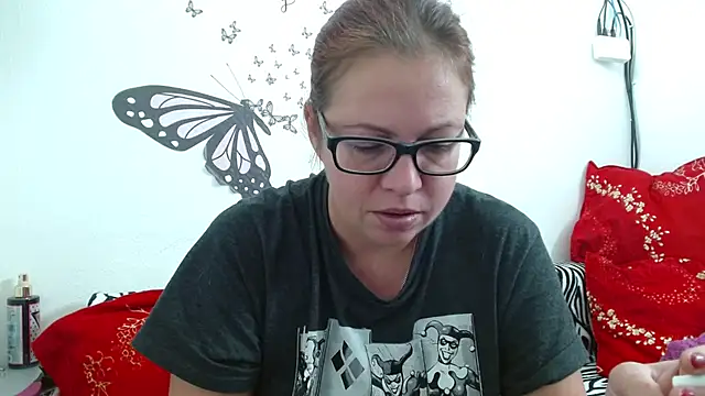 Snapshot of LadyHellene chatting on November 2025 06:55:01 AM LadyHellene online show from November 2025 06:55:01 AM